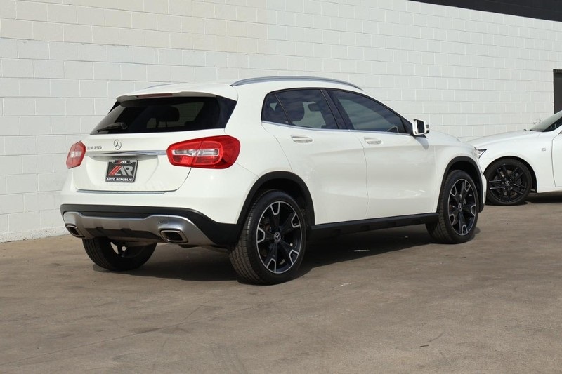 2019 Mercedes Benz GLA 250 photo 4