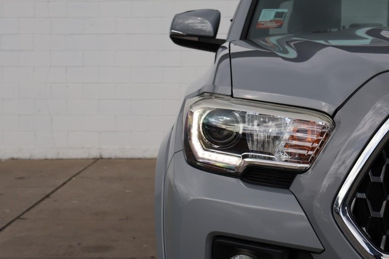 2019 Toyota Tacoma TRD Sport photo 3