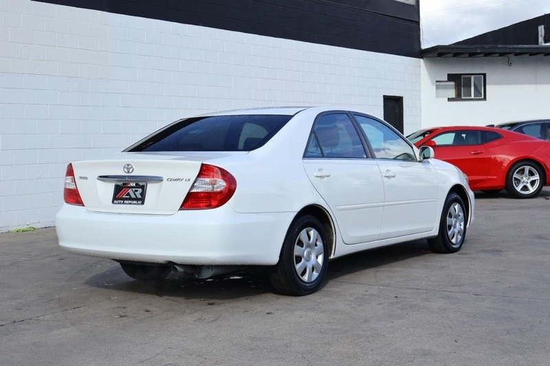 2004 Toyota Camry LE photo 4