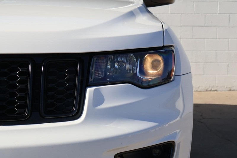 2018 Jeep Grand Cherokee Altitude photo 2