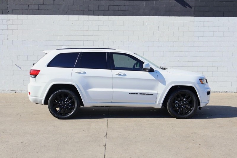 2018 Jeep Grand Cherokee Altitude photo 3