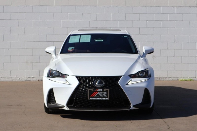 2019 Lexus IS 300 photo 2