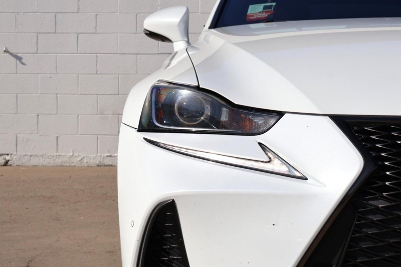 2019 Lexus IS 300 photo 3