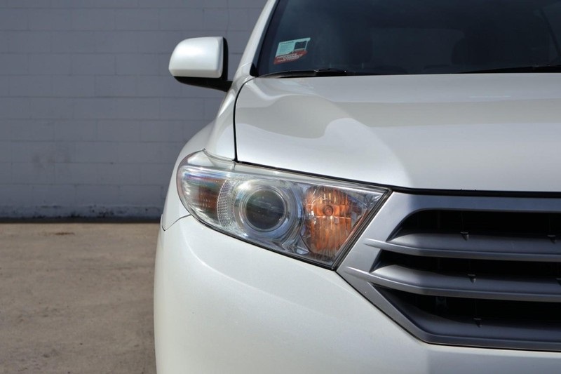 2013 Toyota Highlander Base Hybrid photo 3