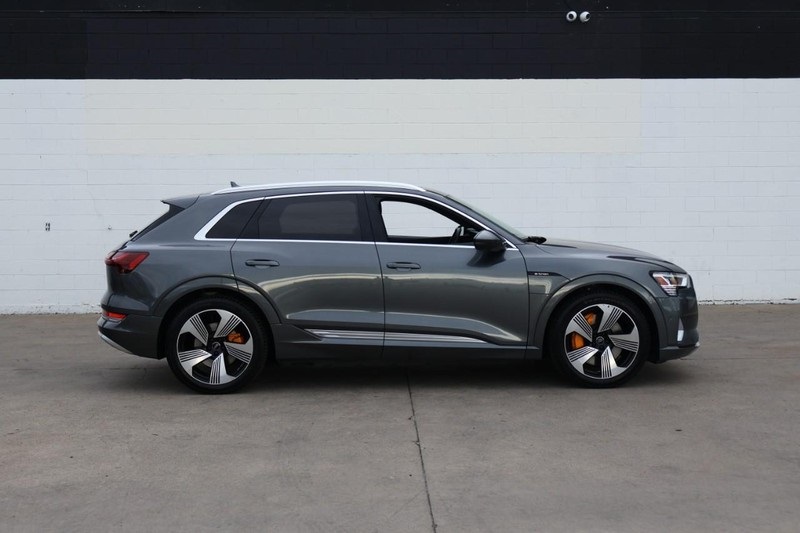 2019 Audi e-tron Prestige photo 3