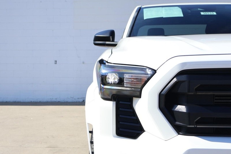 2024 Toyota Tacoma SR XtraCab photo 3