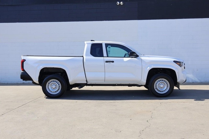 2024 Toyota Tacoma SR XtraCab photo 4