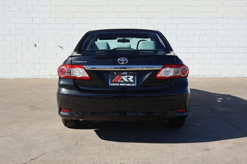 2013 Toyota Corolla L photo 2