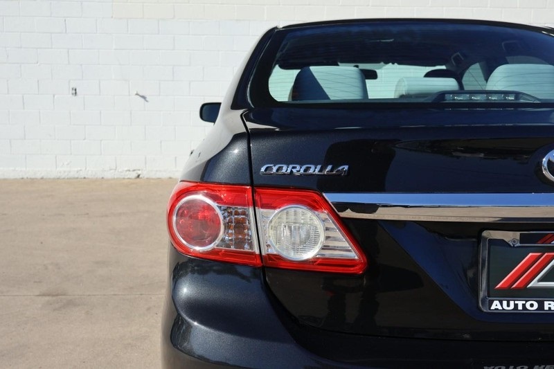 2013 Toyota Corolla L photo 3