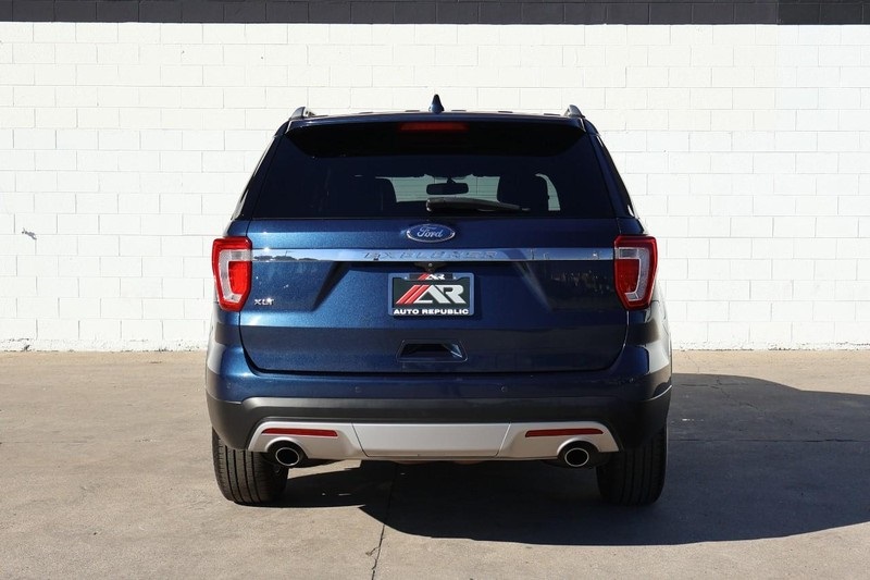 2017 Ford Explorer XLT photo 4