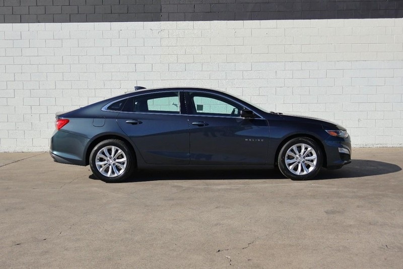 2019 Chevrolet Malibu Hybrid photo 3