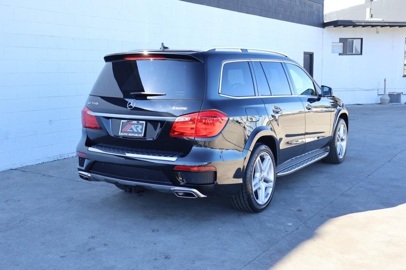 2015 Mercedes Benz GL 550 photo 2