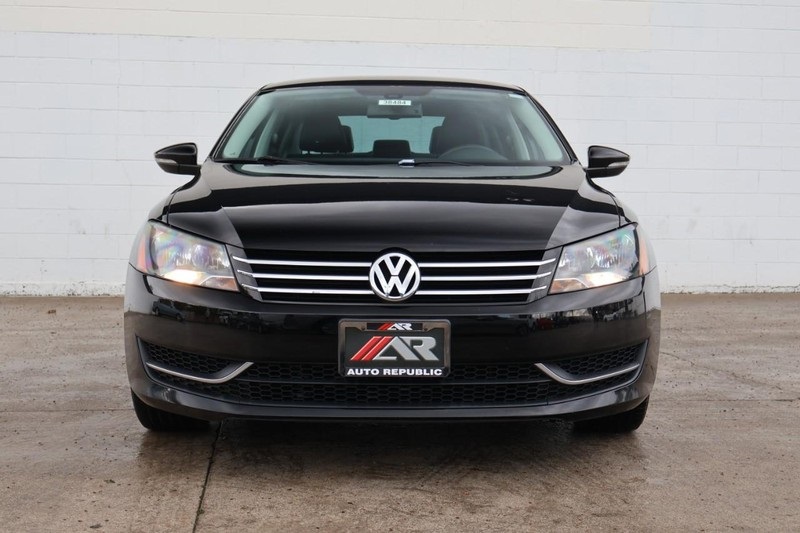2012 Volkswagen Passat SE photo 2