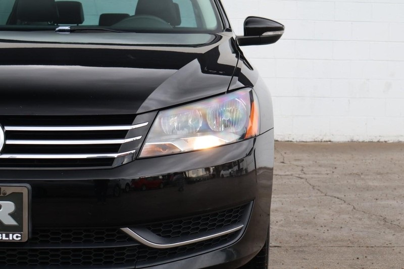2012 Volkswagen Passat SE photo 3