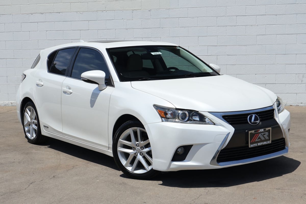 2017 Lexus CT 200h 200h's photo