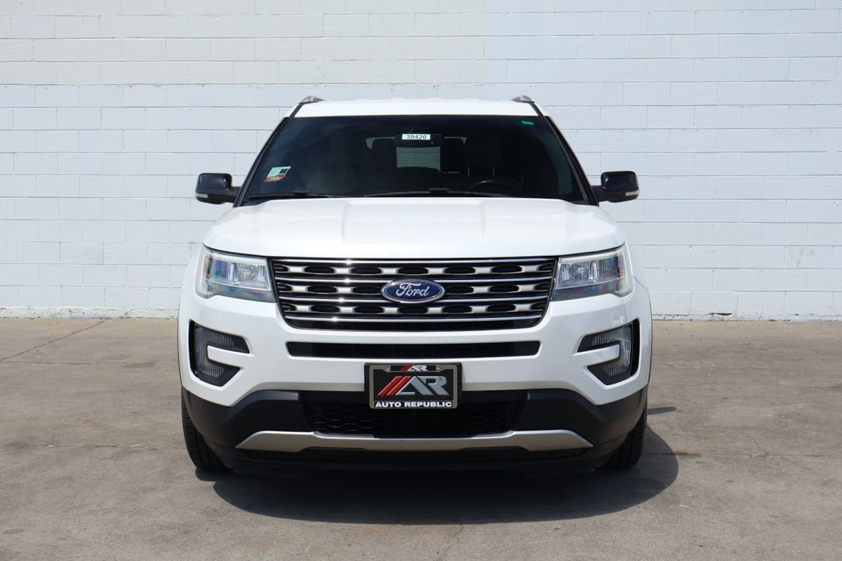 2016 Ford Explorer XLT - Photo 2