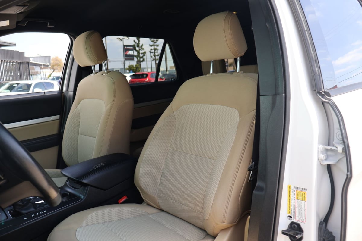 2016 Ford Explorer XLT - Photo 16