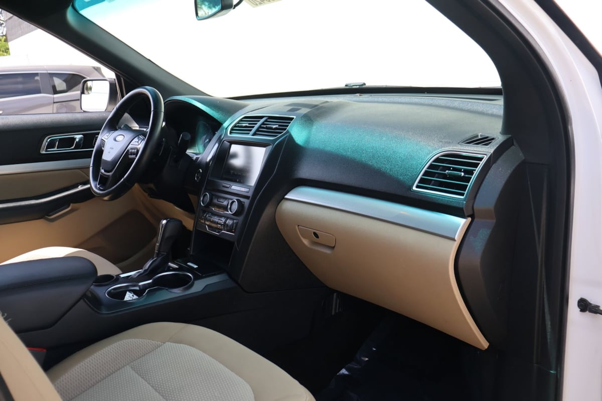 2016 Ford Explorer XLT - Photo 18
