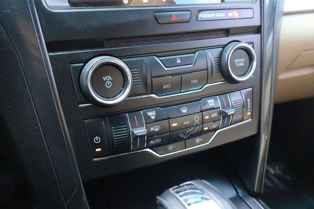 2016 Ford Explorer XLT - Photo 32