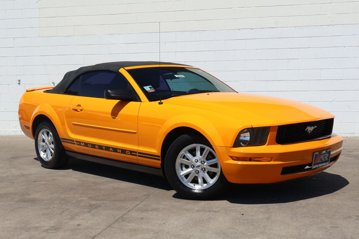2007 Ford Mustang Deluxe
