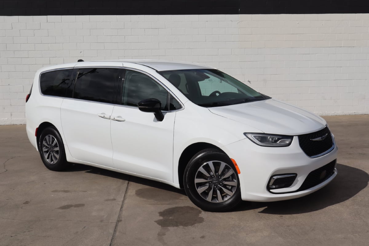 2024 Chrysler Pacifica Hybrid Select