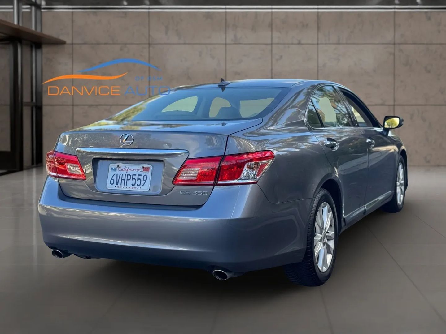 View vehicle photo 7