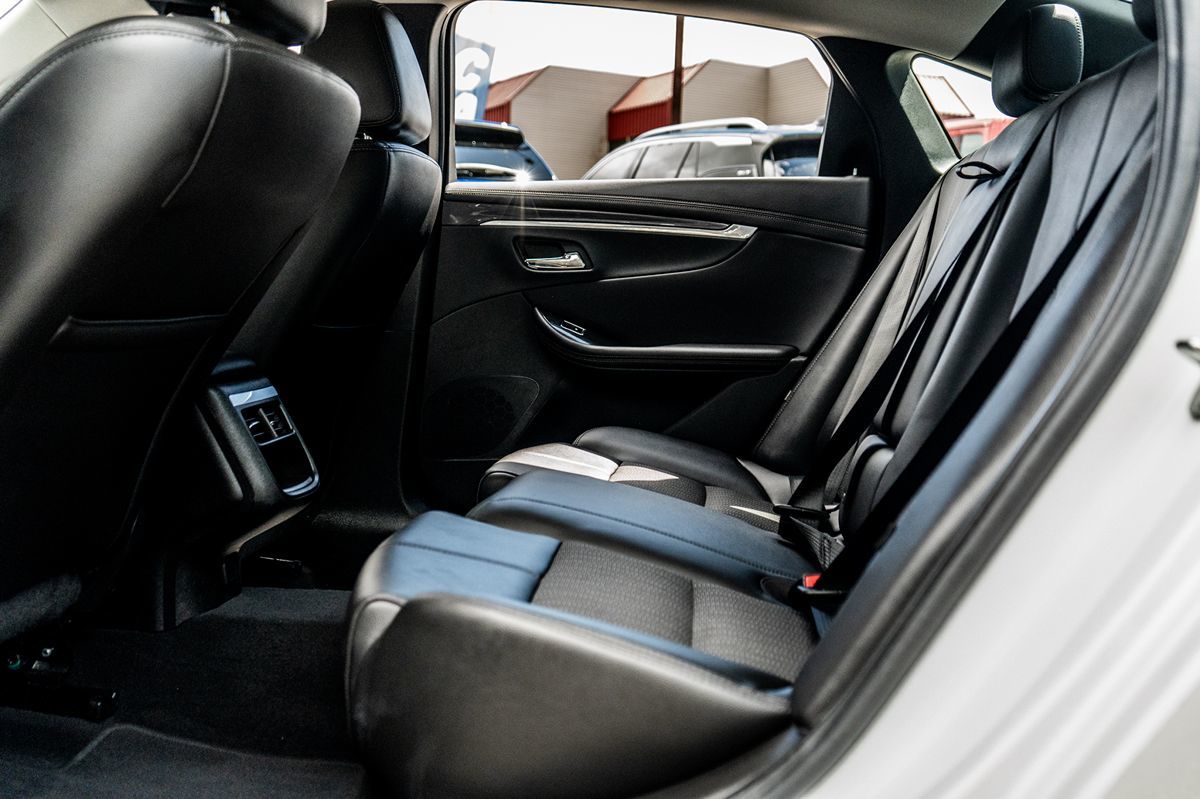 2018 Chevrolet Impala 1LT - Photo 32