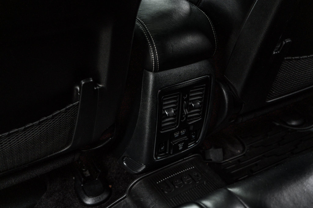 Jeep Grand Cherokee photo 35