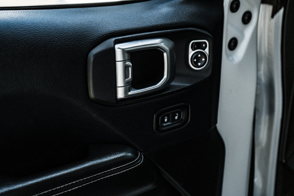 Jeep Wrangler photo 23