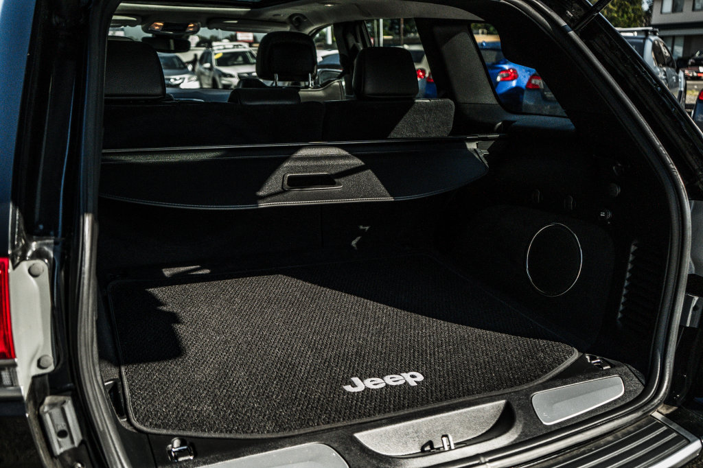 Jeep Grand Cherokee photo 18