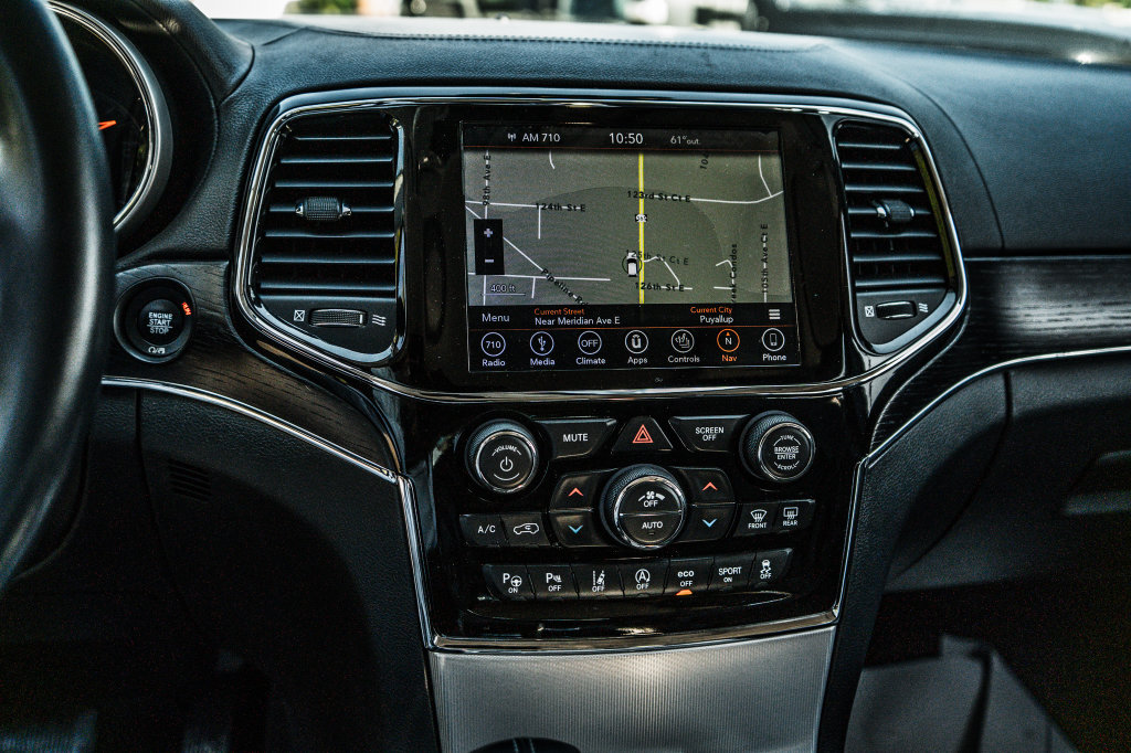 Jeep Grand Cherokee photo 28