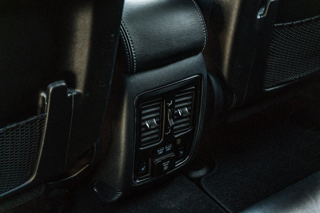 Jeep Grand Cherokee photo 33