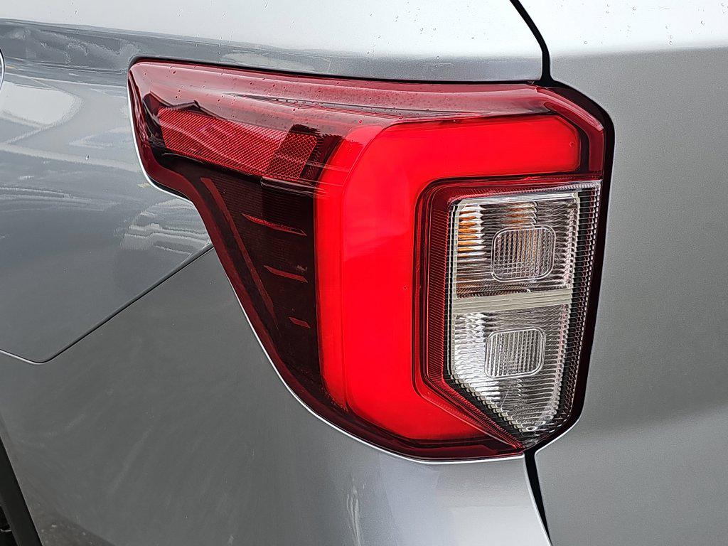 Ford Explorer photo 17