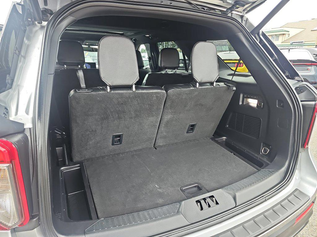 Ford Explorer photo 18