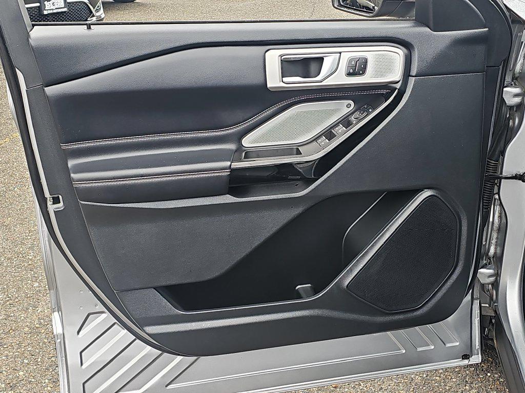 Ford Explorer photo 23