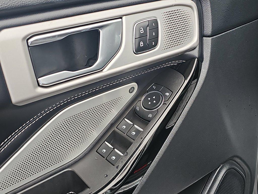 Ford Explorer photo 24
