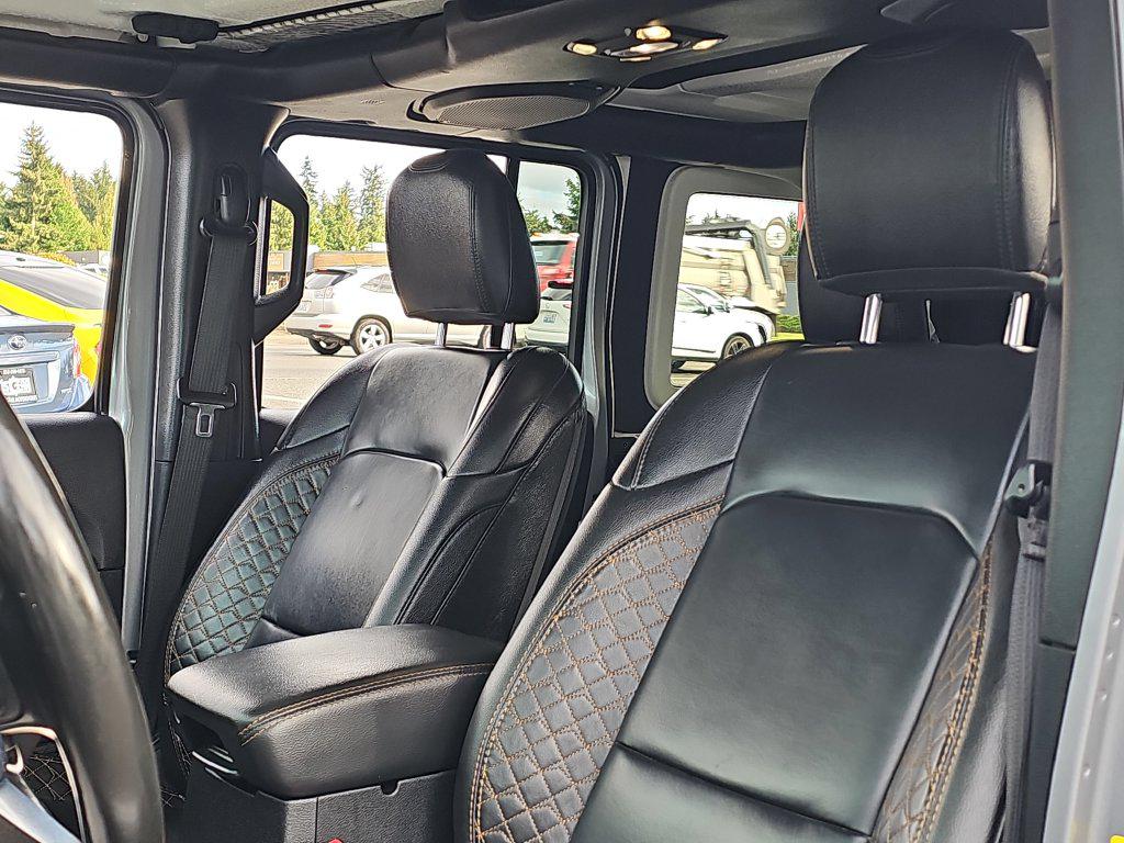 Jeep Wrangler photo 25