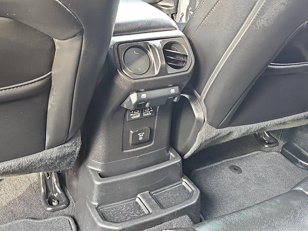 Jeep Wrangler photo 38
