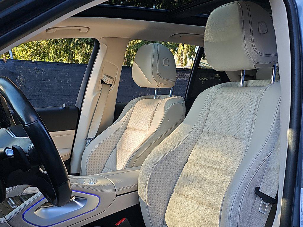 Photo 21 of this Mercedes-Benz GLE 350