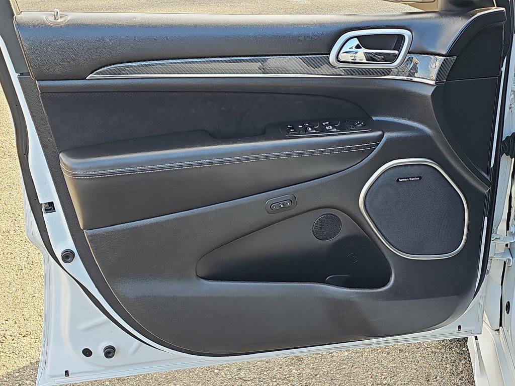 Jeep Grand Cherokee photo 22