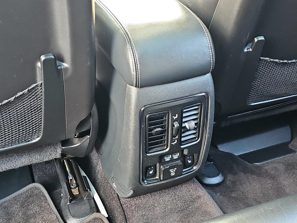 Jeep Grand Cherokee photo 36
