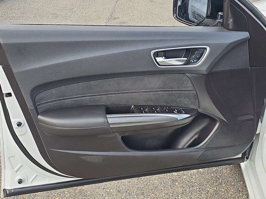 Acura TLX photo 21