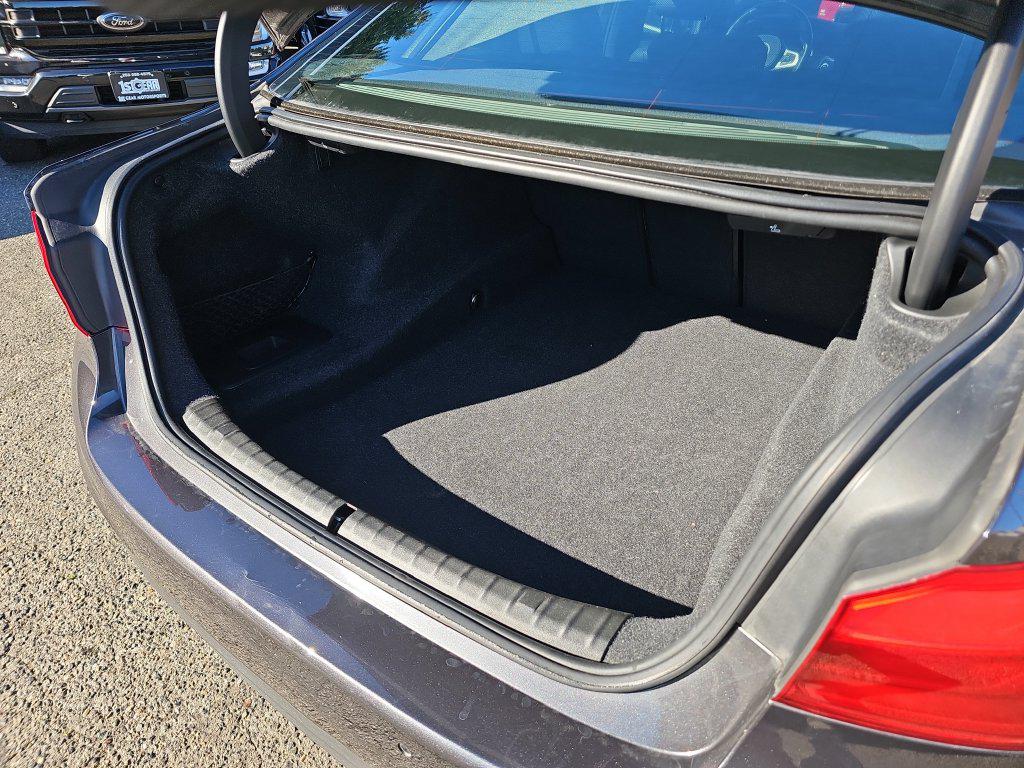 Photo 18 of this BMW 5 Series