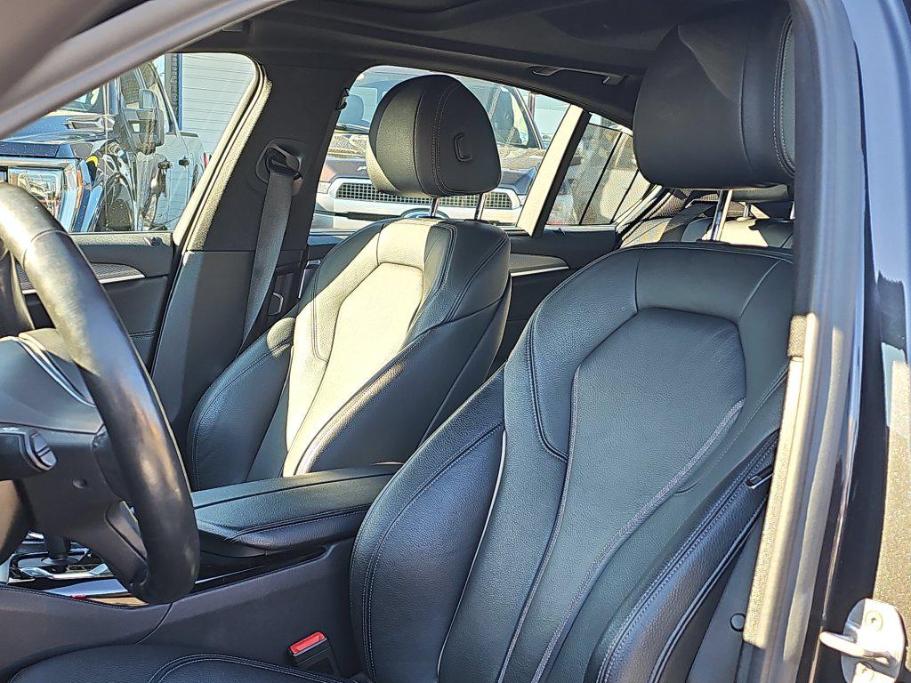 Photo 23 of this BMW 5 Series