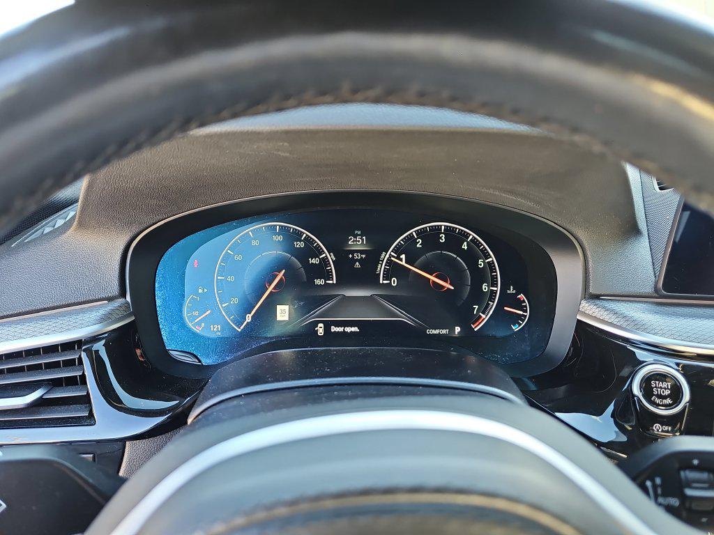 Photo 26 of this BMW 5 Series