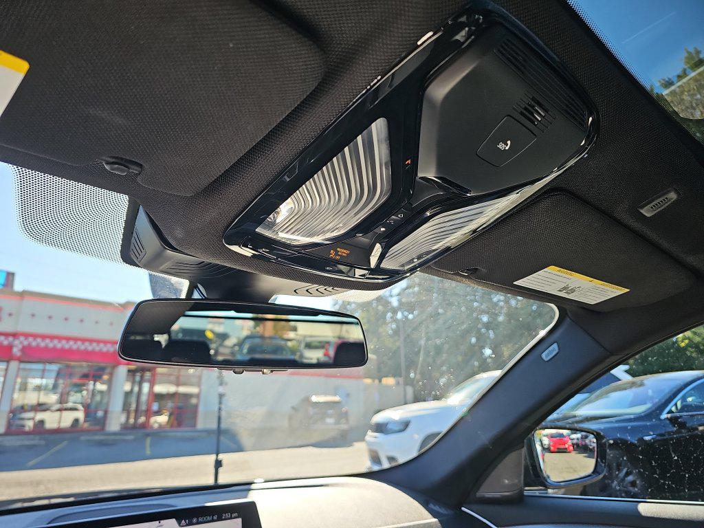 Photo 31 of this BMW 5 Series