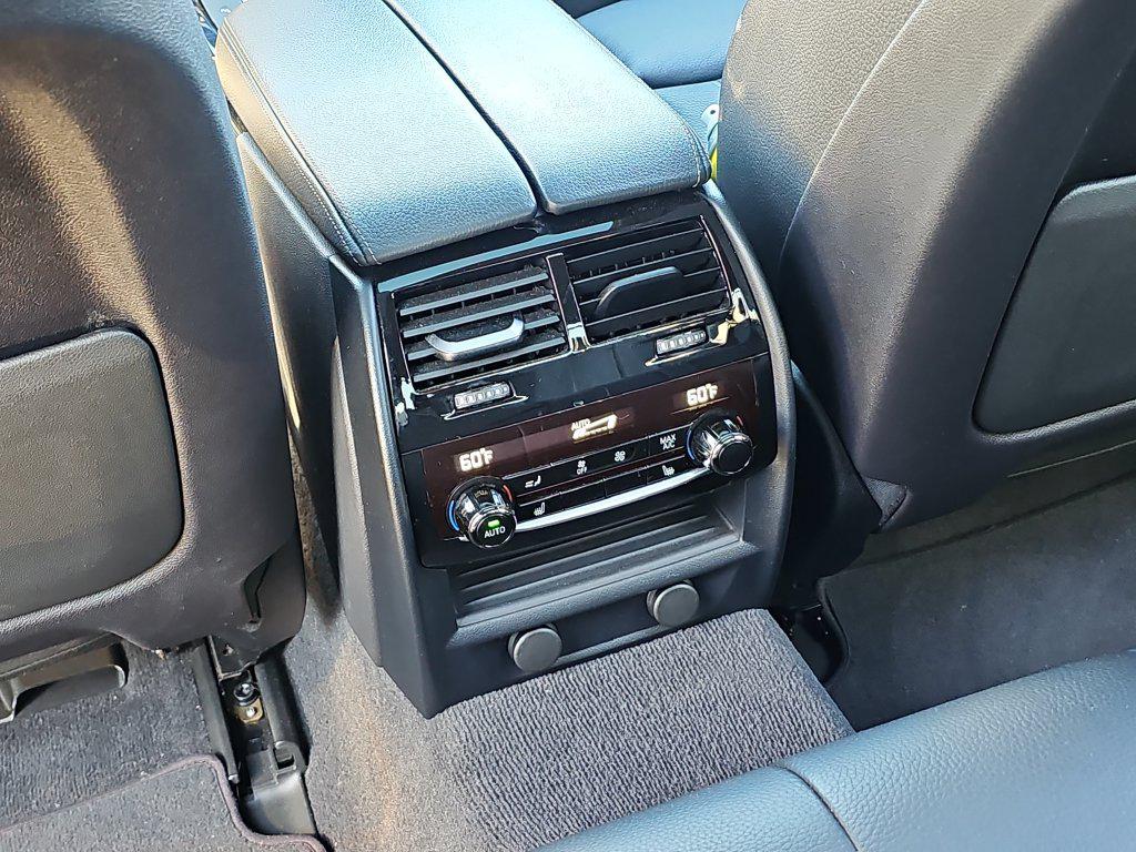 Photo 35 of this BMW 5 Series