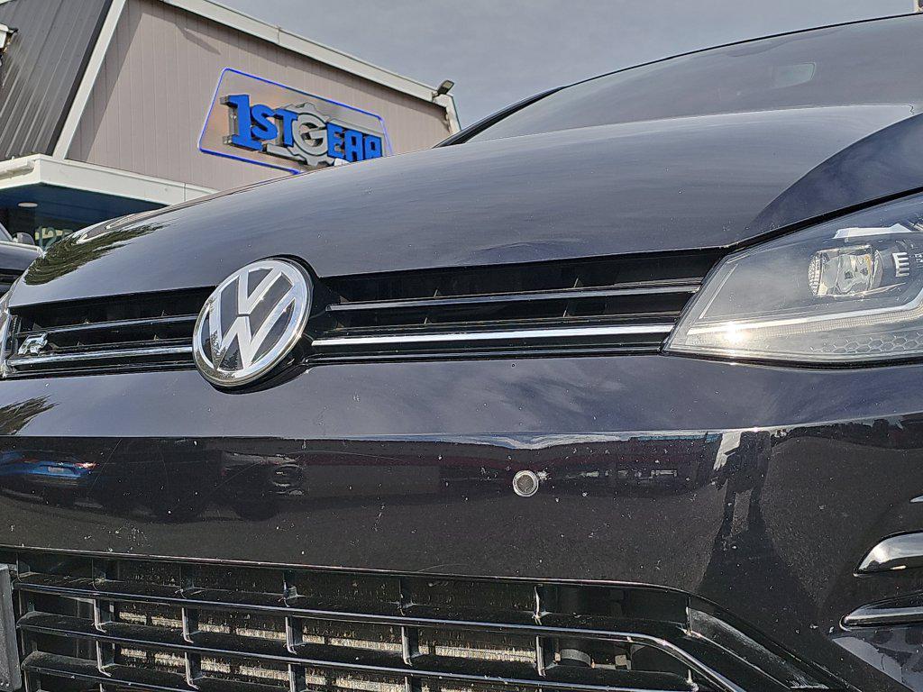 Photo 14 of this Volkswagen Golf R