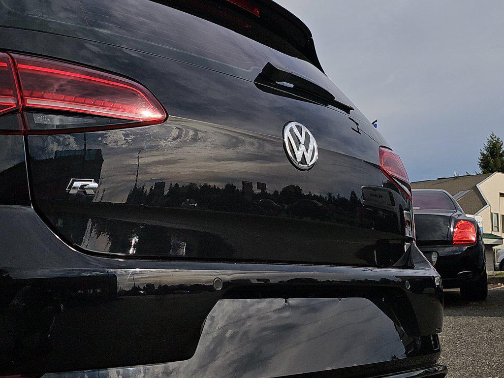 Photo 15 of this Volkswagen Golf R