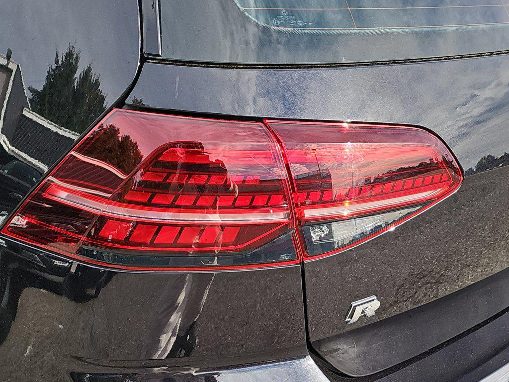 Photo 17 of this Volkswagen Golf R